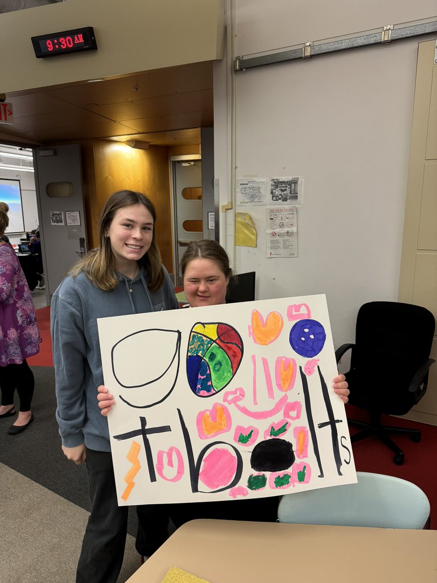 miss_shalashVJA's tweet photo. Such a fun enrichment today making posters for our traditional and unified basketball teams! @VJA_SPOLY 
Special thanks to @tboltstorm 🌩️🖤 #BoltUp https://t.co/Iu5YJLbU61