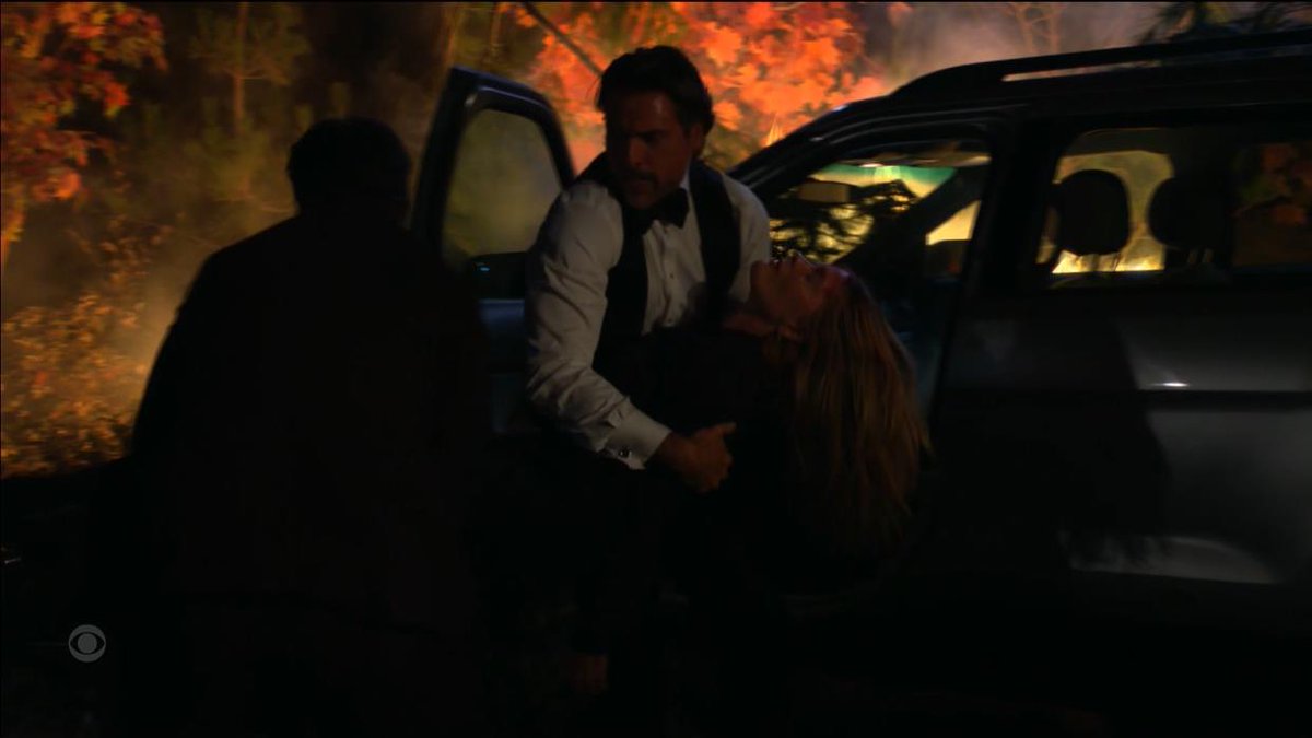 KingMinos777's tweet photo. Chance and Nicholas pull Phyllis from the burning car.
#YR #YR13K #CliffhangerThursday https://t.co/h6YBtg60lV
