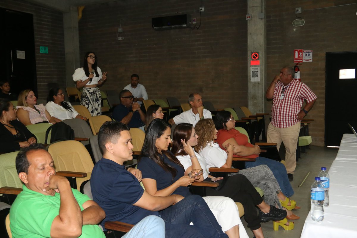 johnalbeirogir's tweet photo. En nuestra correría llegamos hoy al Centro de Formación Minero ambiental en El Bagre, Antioquia, para revisar logros, proyección de metas y un firme compromiso con el desarrollo y la educación de calidad. ¡Vamos por más! https://t.co/DlbGQbCbgW
