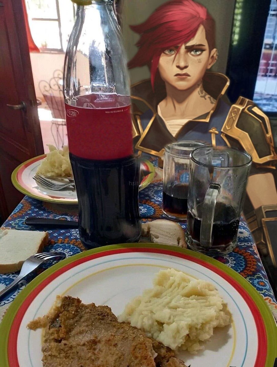 Queendinies's tweet image. They're having lunch together