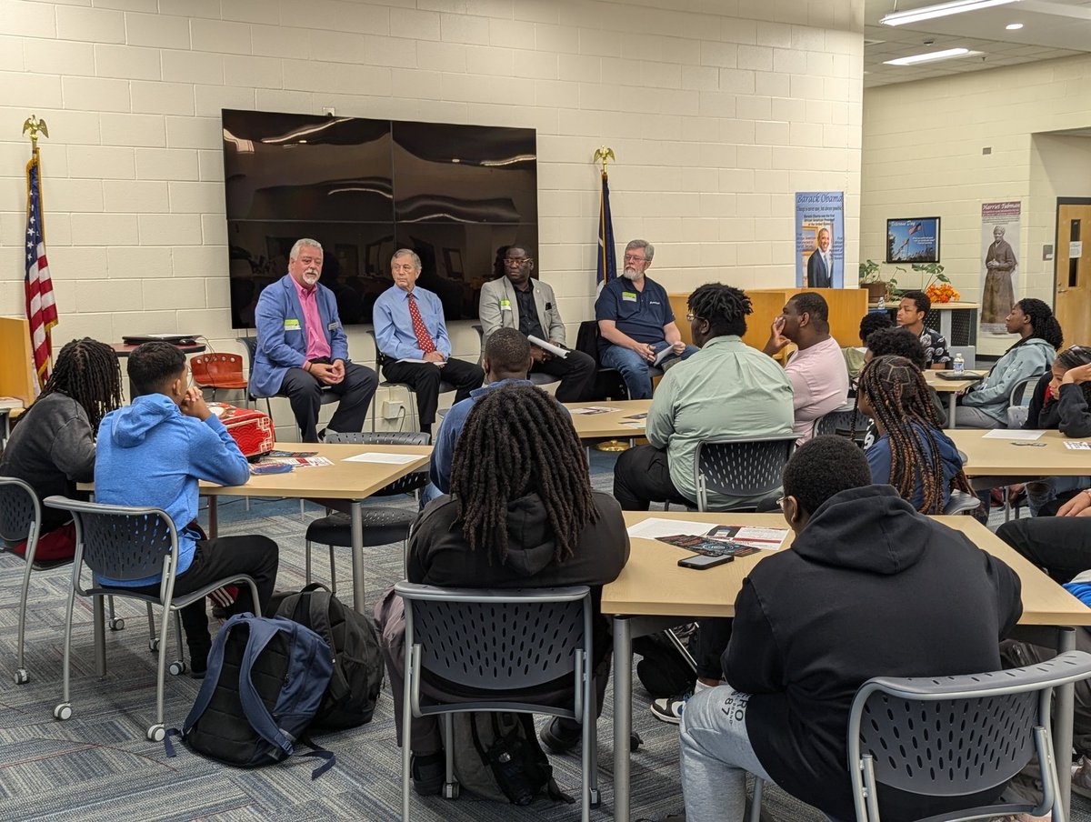 TechTalk365's tweet photo. What a day! 👏🏾 Cybersecurity experts gave valuable information to my cyber students in observance of National Career Development Week.  @WHS_Redhawks @RichlandTwo They now know what it takes to be successful. Let's go! 🔥 #AdvisoryCommittee #FutureReady https://t.co/Ns5Ub5mzdI
