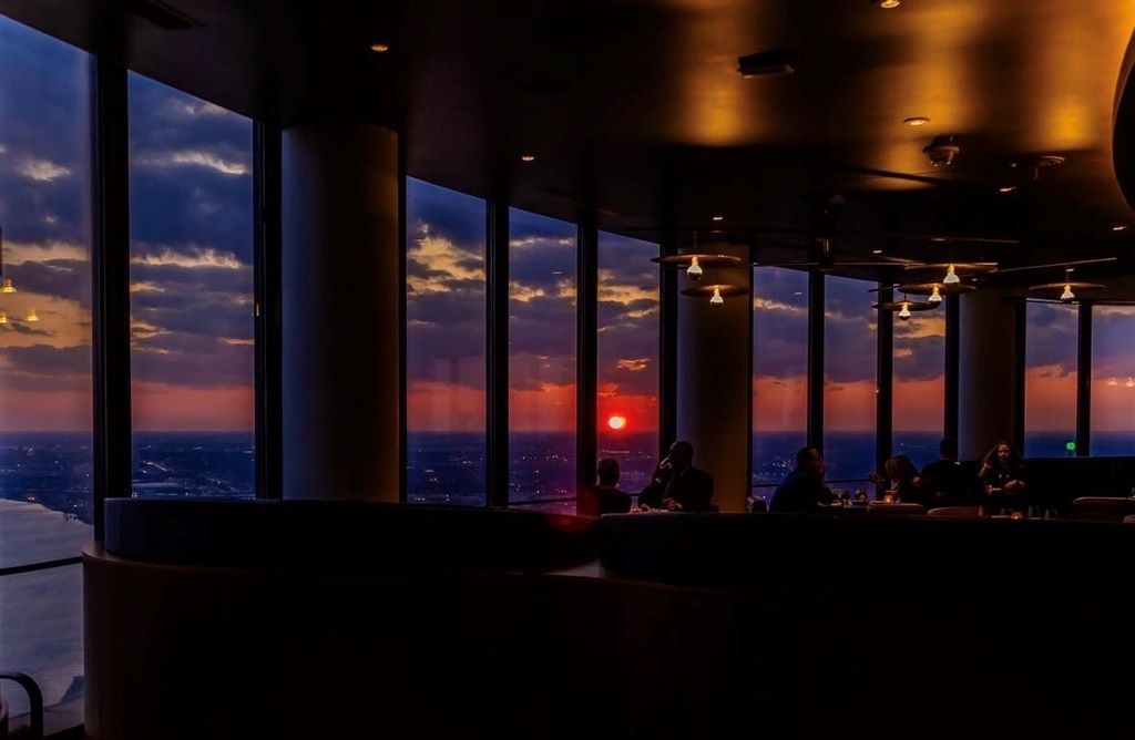 gmrencen's tweet photo. Dine at new heights, where every bite comes with a view worth savoring only at @highlandsdet 🌇🍽️☁️

📸: https://t.co/UMfvZlonso https://t.co/HlQ0KhQGXh