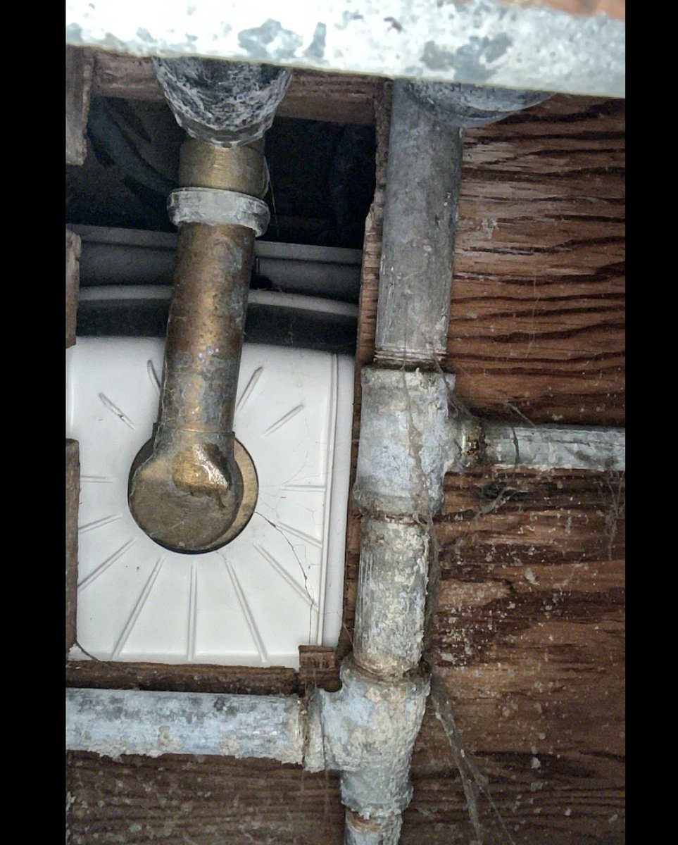 ValleyViewPlumb's tweet photo. 🚰💧 Don't let old waste and overflows become a nightmare! Leaky overflows in your walls and tubs can cause serious water damage if not fixed ASAP. Save time, money, and your home by addressing leaks now! 🛠️🏠 #LeakPrevention #HomeMaintenance #WaterDamageWarning #StayDry 🌊🔧 https://t.co/OMW6Evk8or