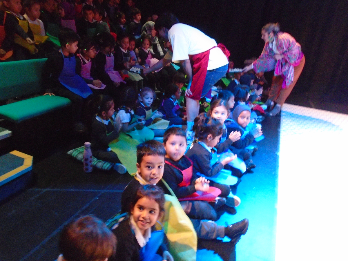 CullodenPrimary's tweet photo. Reception went on their first school trip of the year to the Half Moon Theatre where they watched a play called Super Chefs. 🎭 They had lots of fun joining in the singing and the dancing. They also had the opportunity to taste some food from the play at the end. 🧑‍🍳 #theatre https://t.co/199LH4jn28