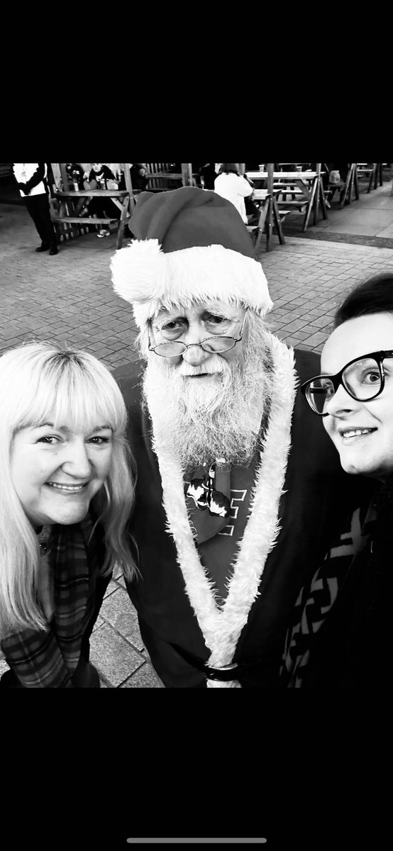 Wilmadeighan1's tweet image. Feeling festive 💚at the Xmas village #meetingsanta