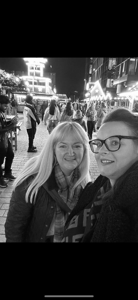 Wilmadeighan1's tweet image. Feeling festive 💚at the Xmas village #meetingsanta