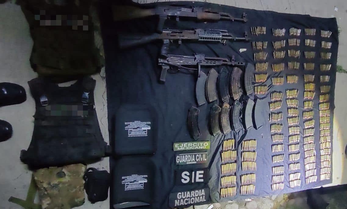 foro_militar's tweet photo. 🚨🚨🚨Michoacán Buenavista

FUERTE GOLPE A LA CÉLULA DE LOS #VIAGRAS EN EL 25 municipio de Buenavista, fueron asegurados:

-3 fusiles
-847 cartuchos
-3 motocicletas
-Equipo táctico

Los uniformados fueron agredidos por disparos de arma de fuego sin que se registraran lesionados https://t.co/JUbjvn8KDJ