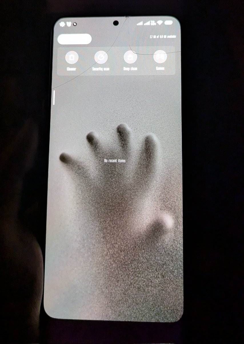 roy_rinkon's tweet image. Hey @XiaomiIndia, I’ve locked my WhatsApp for privacy, so msgs dnt show in notifications.But oddly, they’re visible in the home screen widget if I select a contact! Isn’t this a privacy flaw?How secure is MIUI 14 on my #RedmiNote10ProMax if locked apps can still reveal msgs? 🤔