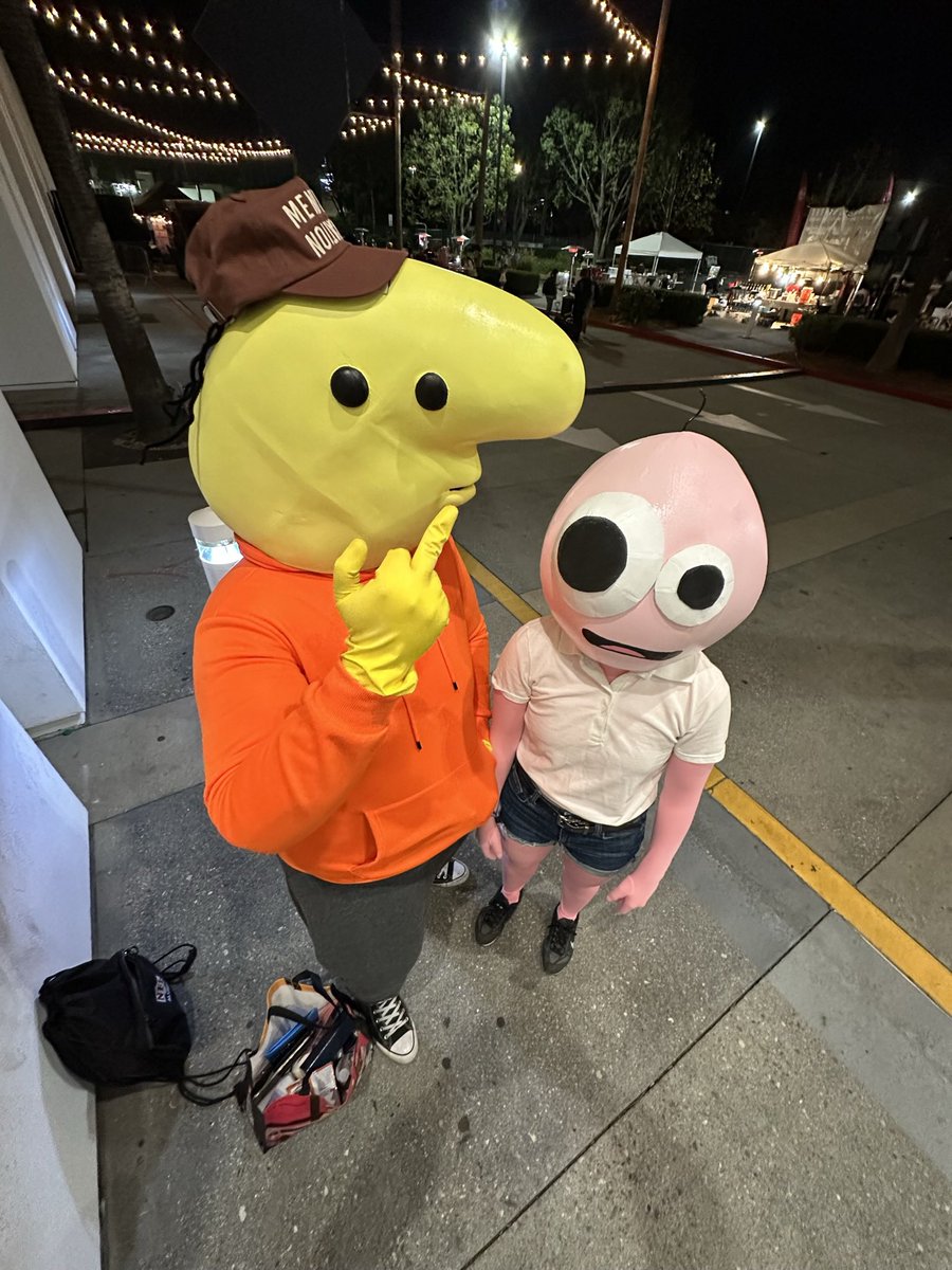 EyeKandyCosplay's tweet photo. Pim and Charlie taking over AX Chibi ๐โโ๏ธ
Charlie: @BEEFShoryuken
Charlie head made by @Paisathrash
Pim head made by me
#smilingfriend #cosplay #adultswim https://t.co/61EjLJ9SqK