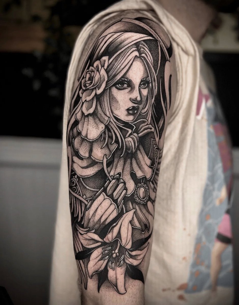 kayseeshuster's tweet image. Figured I’d post an updated pinned tweet. Follow me on IG where I am more professional and post more about openings n stuff hehe. (Please).