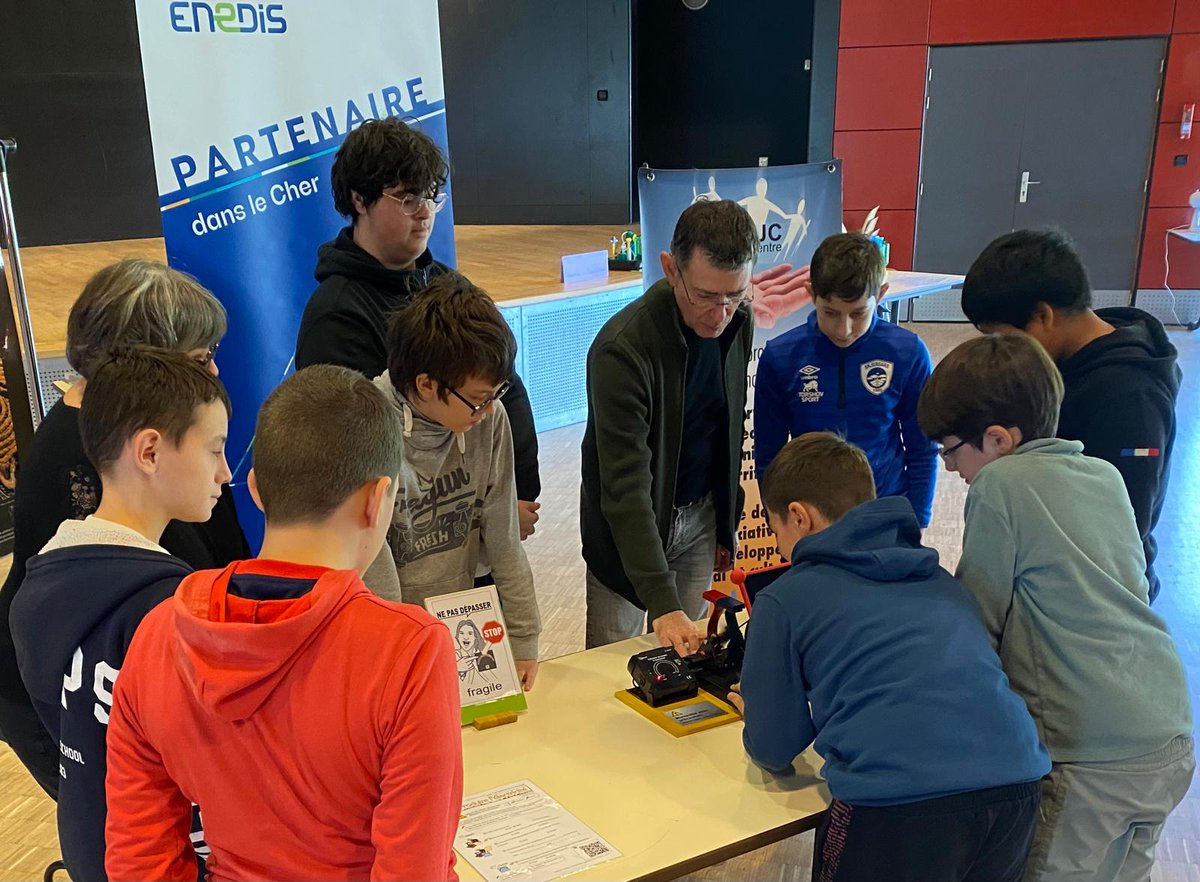 FRMJCSTS's tweet photo. 🙏@enedis_centre 🤝 CdC Pays Fort Sancerrois Val de Loire  pour votre partenariat de soutien à la culture scientifique.
Après les visites (primaire et collège) :☀️L'ÉNERGIE à Plein, est  ouverte à Saint Satur ce vendredi 15 : 16h30-19h et ce samedi 10h-12h30/14h30-19h.
#gratuit https://t.co/iE4mea7bnp