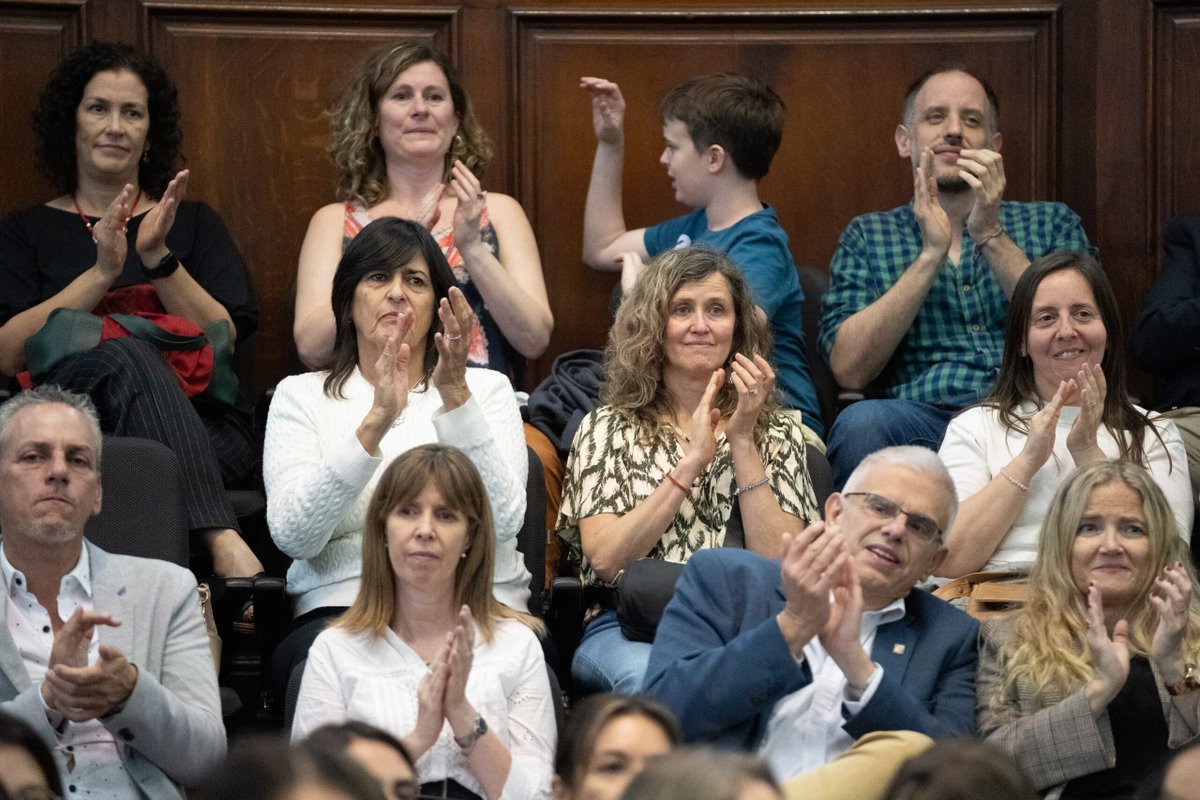 🎂<a href="/FqUdelar/">.</a> celebró su 95° aniversario

🏅En la ceremonia, se hizo entrega del título de Doctor Honoris Causa de la Facultad a sus docentes Cecilia Fernández y Gustavo Seoane, y se anunció la denominación del Herbario «Prof. Eduardo Alonso-Paz».

✍️Nota: udelar.edu.uy/portal/2024/11…