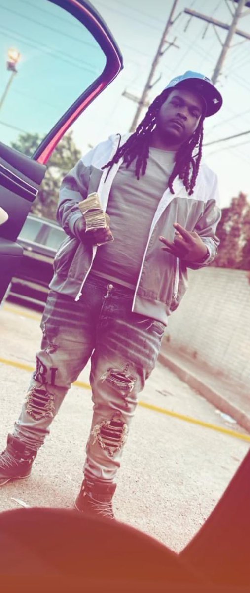 Trefivee_'s tweet photo. LONG LIVE JMONEY. THERE AINT A DAY THAT GOES BY THAT I DONT THINK ABT YOU BLEED WE GON RUN UP THIS BAG FOREVER FA YOU🕊️💰#LLJMONEY #RTBIS https://t.co/8xmj5ryvqy
