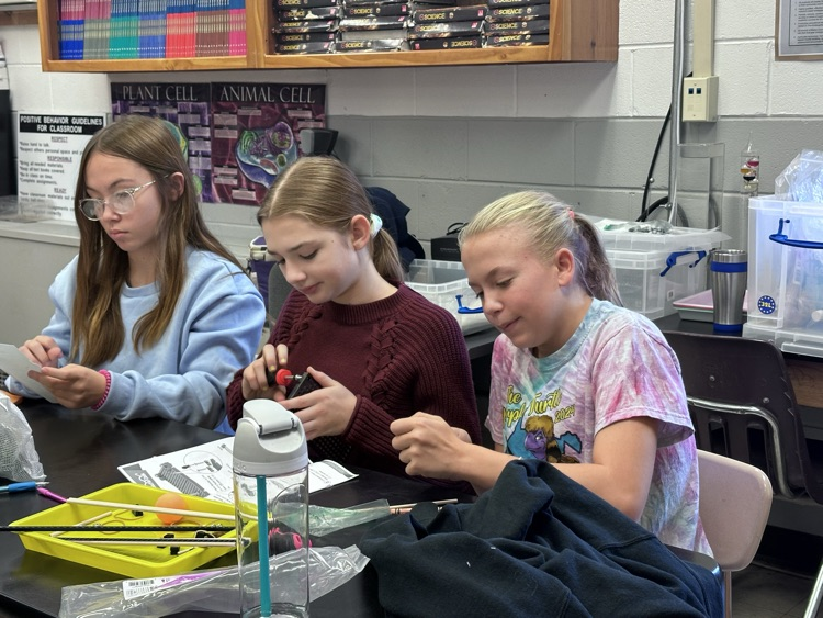 marion_wv's tweet photo. Turn It Up! at Monongah Middle as students are making connections between terms they hear in science and math class with plays of on the athletic field. They are talking energy and how it applies to field goals with the WVDE STEAM Technical Assistance Center teams from WVU. https://t.co/qxKUpoH7ml