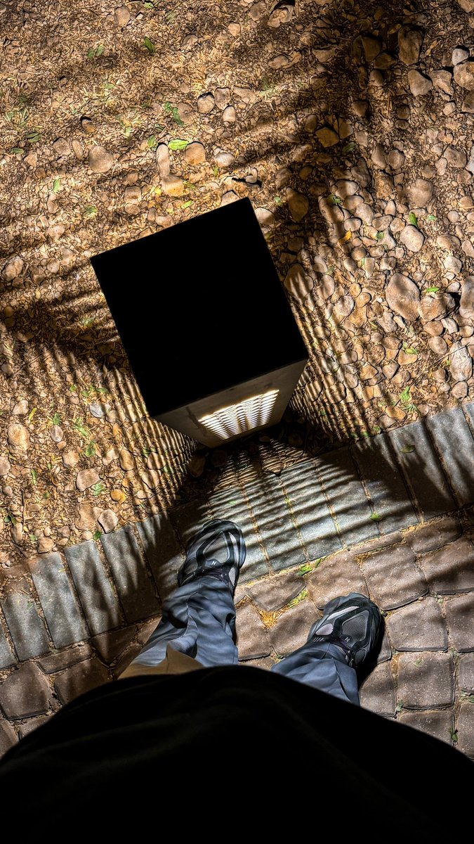 حظ المكان اللي يضوي فِيه قمرين
قُمر السما و قمر وجهك المُعتاد🖤.