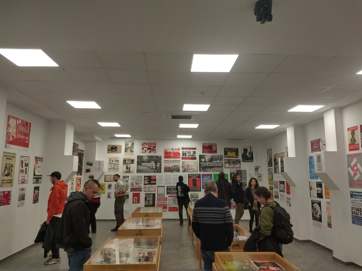 Inauguración de #AntifaMadrid, la exposición de <a href="/JkbRivero/">Jacobo Rivero</a> en la <a href="/FAnselmoLorenzo/">FAL</a>.