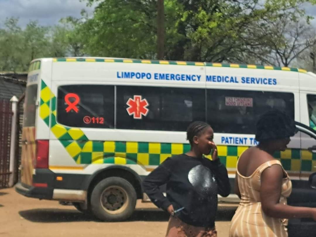 𝐆𝐢𝐲𝐚𝐧𝐢 — Several school learners from Dzumeri Primary School at Ka Ndhambi near Giyani were hospitalized on Thursday. The learners allegedly experienced signs of suspected stomach pains after consuming meat.

#BushbuckridgeGuardian | Taking Bushbuckridge To The World
