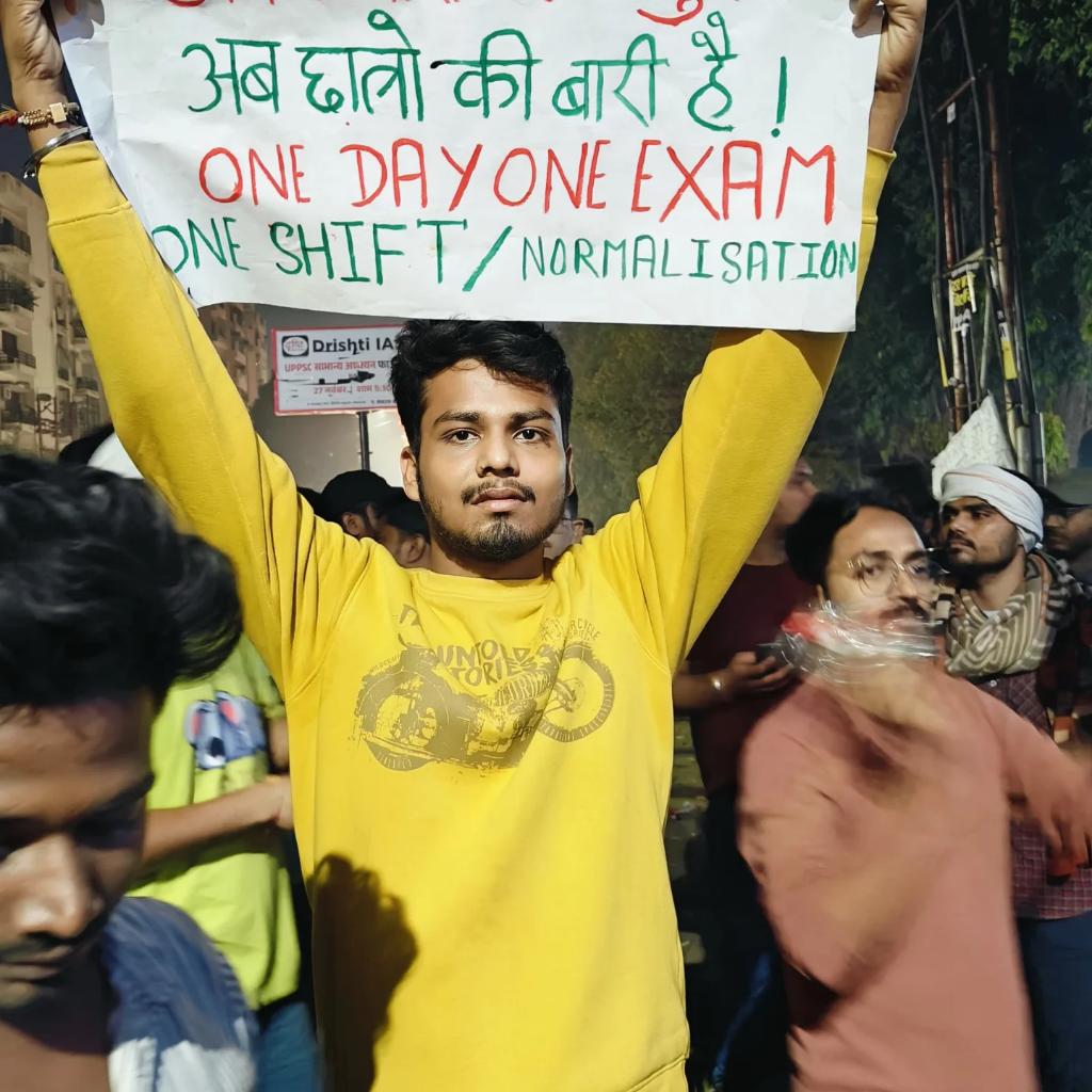 Amanmishraausu's tweet photo. आज लोक सेवा आयोग को छात्रों के सामने झुकना ही पड़ा और अपने तुगलकी फ़रमान को वापस लेना ही पड़ा,खैर चेतावनी के साथ साथ धन्यवाद भी रहेगा।छात्र एकता जिंदाबाद💪
@narendramodi @myogiadityanath @uppsc #लोकसेवाआयोग #nonormalization #uppsc_ #OneDay_OneShift https://t.co/9gHh5Etycy