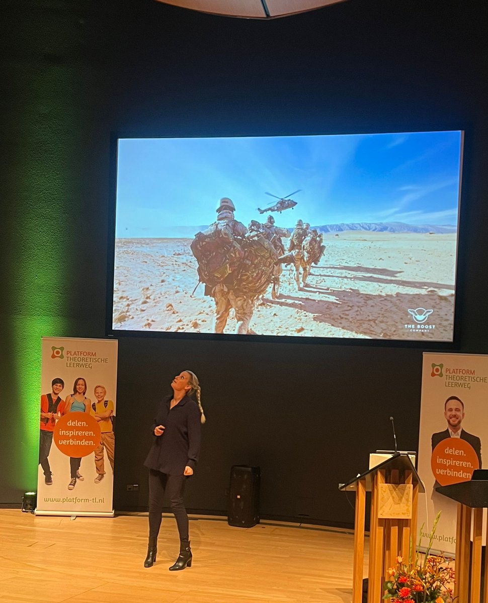 “Monkey see, Monkey do!”
Dominique Schreinemachers is aan het woord bij Platform TL. De zaal houdt z’n adem in.  

Bij de diverse mooie workshops van de dag, kwam de inspirerende boodschap aantal keren terug over onderwijsteams, verandering, durf, vaardigheden en moed.