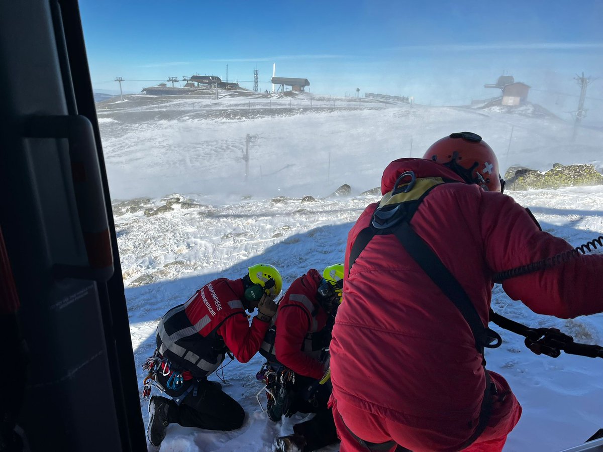 MijoRoland's tweet photo. École d'Application de Sécurité Civile
Formation à l'utilisation de l'interface de treuillage "Lezard" au profit des secouristes en Montagne de la Drôme
#DGSCGC #valabre #Petzl #pompiers #secours #ecasc #montagne #pompiersdefrance #sécuritécivile #airbus #GHSC https://t.co/YeXxOCzLnh