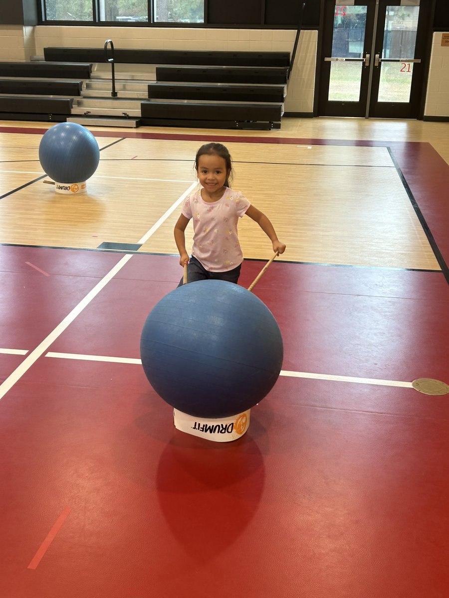 KellyCMelton1's tweet photo. Roadrunners had a blast with Drum fit! @HumbleISD_HHE https://t.co/iaxIyzGRR2