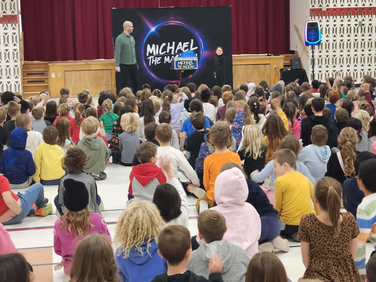RobMore629's tweet photo. @StLeonardOCSB welcomes #michaelthemagician once again who shared how we can be kind to each other. #ocsb https://t.co/89E4uqBv9B