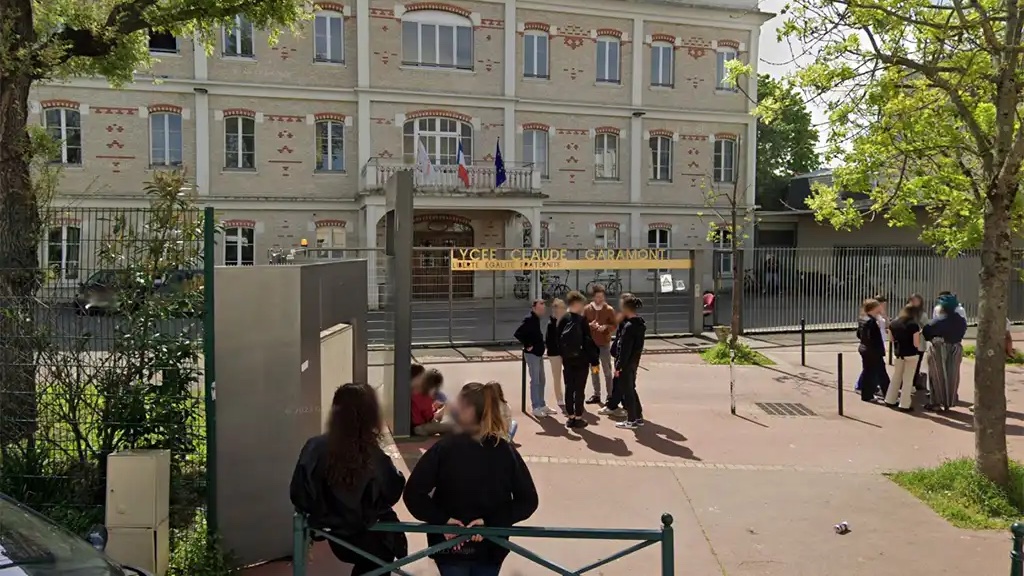 info_Paris_IDF's tweet image. 🔴 FLASH - #Colombes : Une élève de 16 ans a été #interpellée mercredi.

👉 Elle a agressé, en pleine classe, une enseignante du lycée #ClaudeGaramont. Suite à cela, les professeurs de l’établissement étaient en grève jeudi. Une enquête est ouverte. (Actu17) #HautsDeSeine