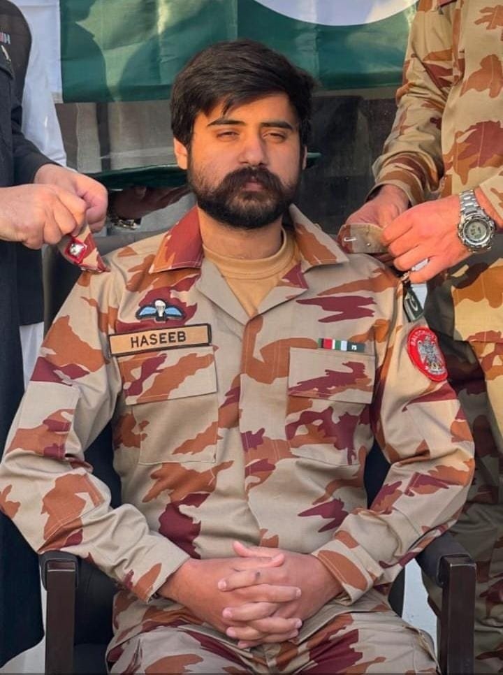 Sasuisindhi's tweet photo. بلوچستان جي علائقي منگي ۾ لئينڊ مائينڊ ۾ ڌماڪو،
ميجر حسيب ۽ حوالدار نور محمد شهيد.
#Shaheed #PakArmy #Balochistan #Mangi https://t.co/zQ3YHBXFrT