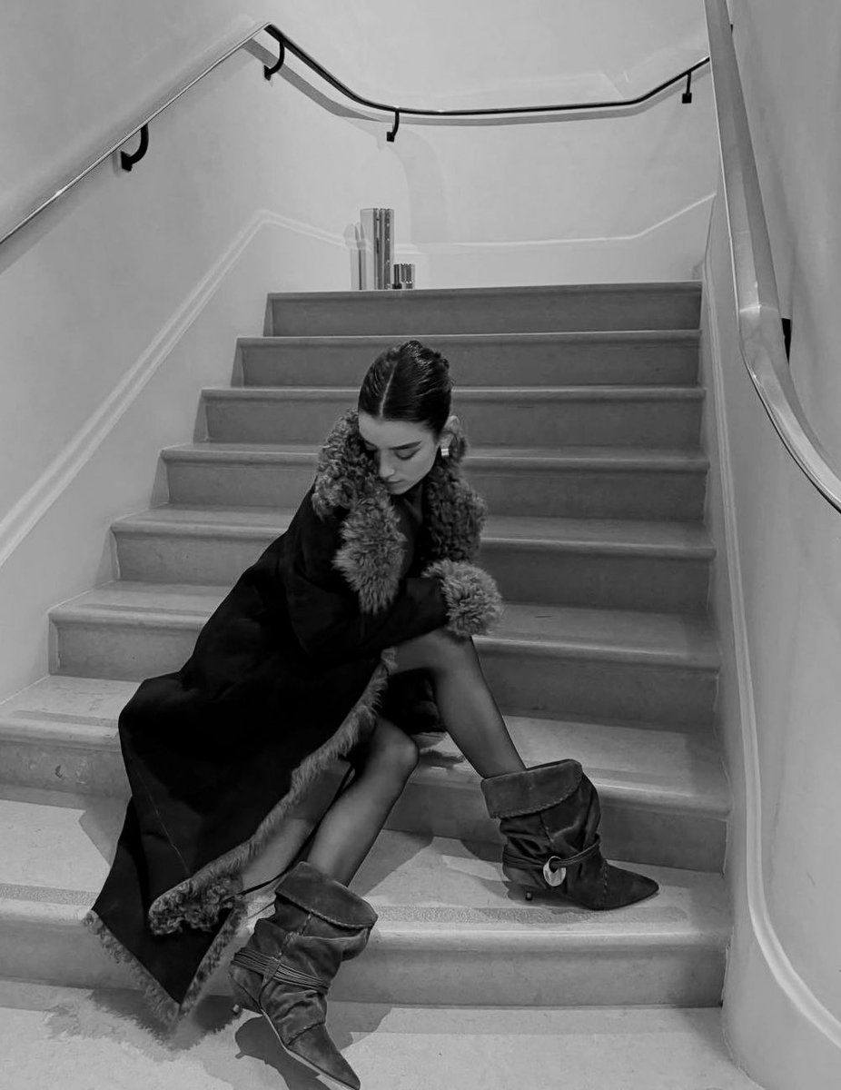 𝑬𝑙𝑖𝑠𝑒 𝑜𝑓 𝑫𝑜𝑚𝑟𝑒̀𝑚𝑦 tweet media