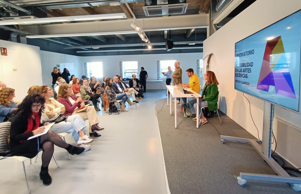 PolitSocialMur's tweet photo. En el Observatorio de #Accesibilidad en Artes Escénicas, la directora general de Personas con Discapacidad @miriamperezalba destacó el apoyo de @regiondemurcia para promover la inclusión cultural y “la necesidad de crear formatos escénicos donde no existan barreras" https://t.co/CSsFEbejIg