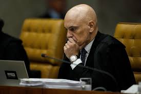 LeoKasura's tweet image. 🚨🇧🇷URGENTE: Notícias americanas de que Alexandre Moraes está sendo investigado por fraude nos Estados Unidos.
Ele estaria envolvido em um crime federal, ao solicitar registro falso de entrada no país de um adversário político de Lula.