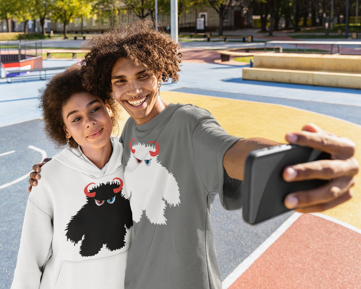 MonstrousGear's tweet image. Game on! 🏓 Whether you’re a seasoned pro or just discovering the fun, pickleball is where it’s at! Grab your Monstrous gear, paddle, rally with friends, and let the good times roll. 

#MonstrousGear #MonstrousFamily #GetYourPaddleOn #Pickleball