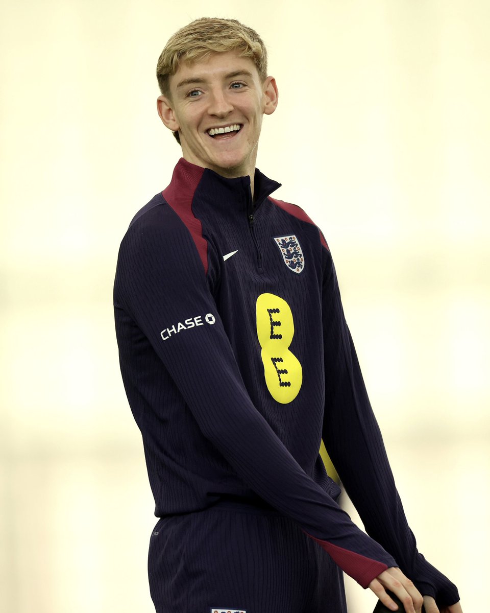 NUFC's tweet image. In from the start! 💫 

Tino Livramento and Lewis Hall are on the bench.

Let’s go, @anthonygordon! 🏴󠁧󠁢󠁥󠁮󠁧󠁿