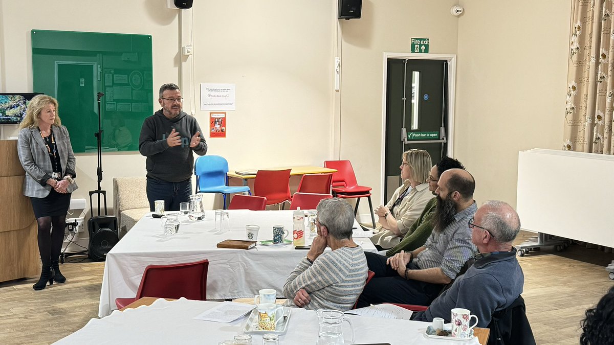 Another entertaining and enlightening Cafe Scientifique talk tonight. 

For ‘Power and Resistence’, <a href="/PetergoyGoy/">Peter Goy</a> introduced his critical discourse analysis research into Children’s Centres and the social construction of ‘vulnerable’ families.

<a href="/ruth_rowlands/">Ruth Hughes-Rowlands</a>