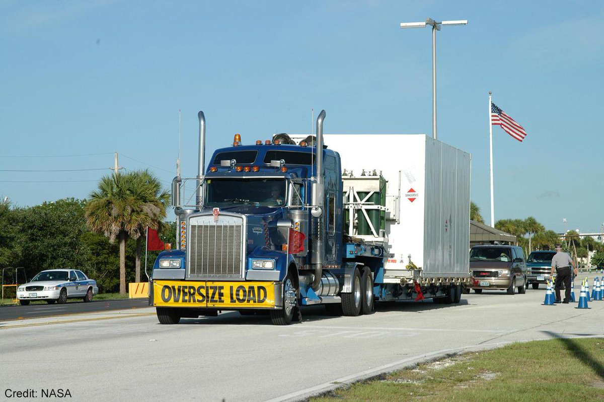 NASAUniverse's tweet image. #TBT to when our Neil Gehrels Swift Observatory arrived at Cape Canaveral before launch.

For almost 20 years, Swift has helped us understand some of the most powerful explosions in the universe, called gamma-ray bursts. Meet the mission: tmblr.co/Zz_UqjYEooXWmq… #Swift20