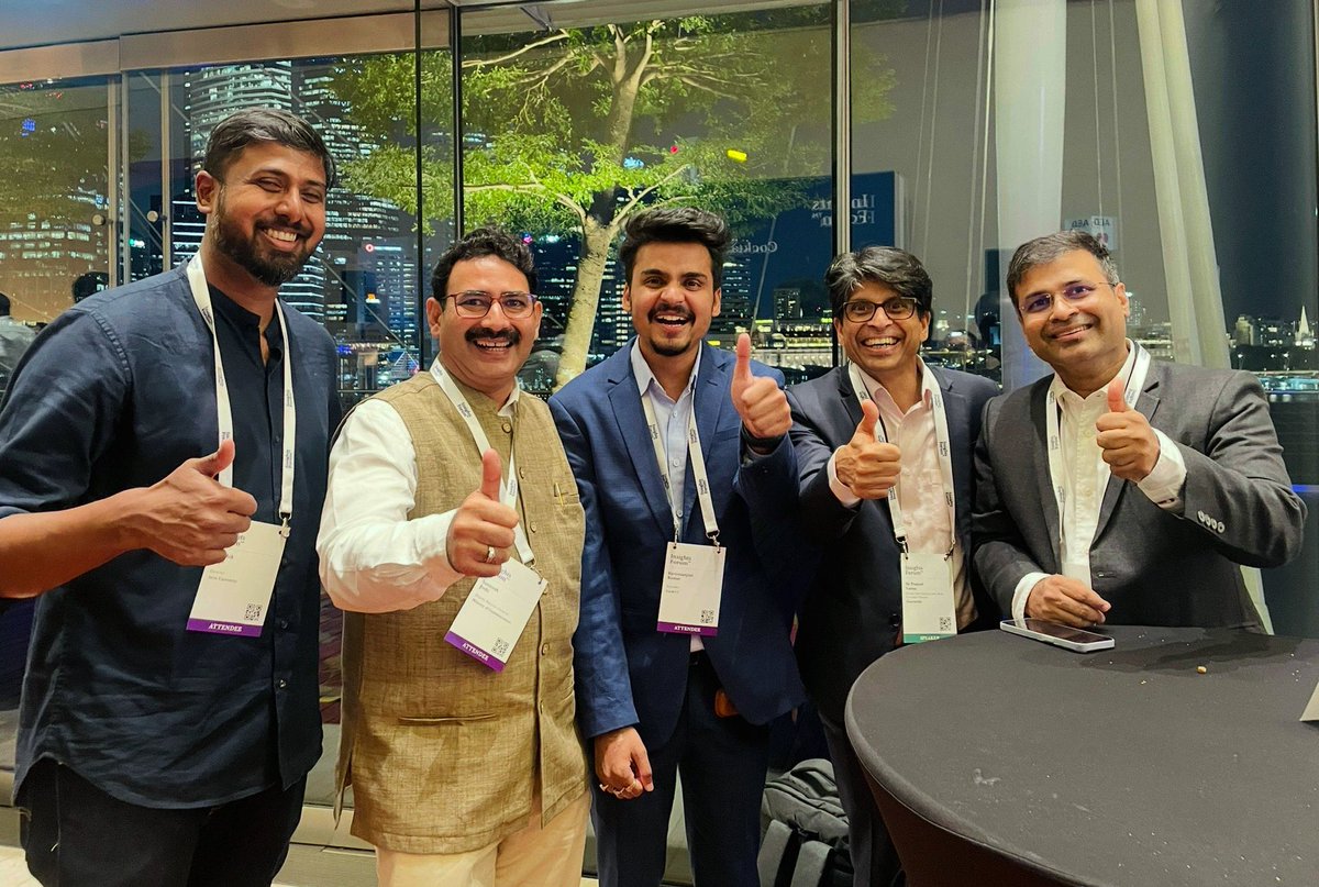 Met with <a href="/Ravisutanjani/">Ravisutanjani</a>  at Singapore Fintech Festival, an inspiration to the youth , an influencer who is ensuring that the people must know abt the initiatives  taken by Govt creating awareness abt the  amazing story of fintech in “#Bharat”. Enjoyed interacting with him