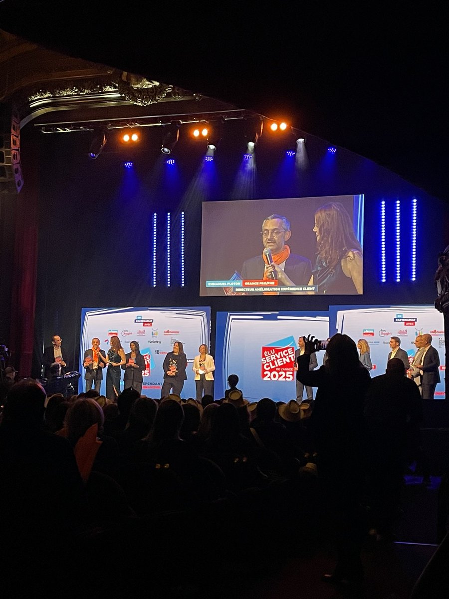 😜👏🏻La cérémonie Élu Service Client de l’Annee 2025 commence dans une ambiance… comment dirais-je… TOUJOURS AUSSI FOLLE sous la conduite du fondateur Ludovic NODIER 
La reconnaissance est essentielle à la motivation des équipes et ce prix est une marque de différenciation.
Sur