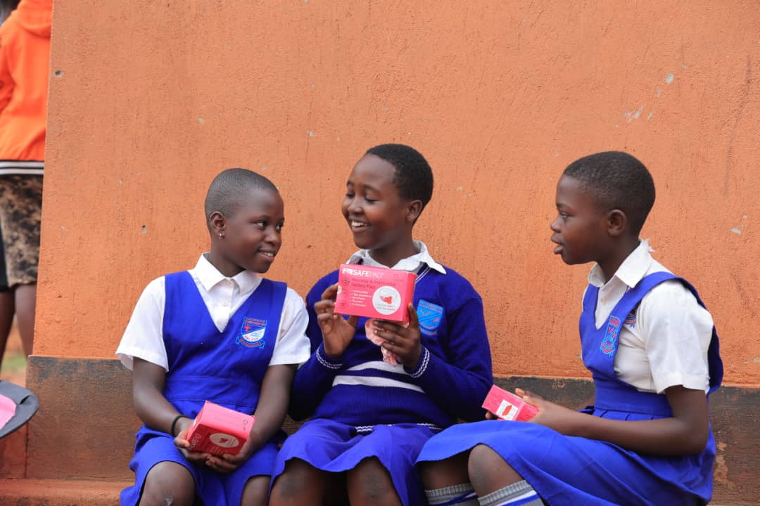 SafepadUganda's tweet photo. 🌱 Did you know? Choosing reusable pads like Safepad means a greener planet and healthier periods! 🌍💧
Choose a period solution that’s eco-friendly and empowering. 💚✨
Join the movement: +256702758100
#SafepadUg #EcoPeriods #PeriodPeace https://t.co/ET3MNjl5eH