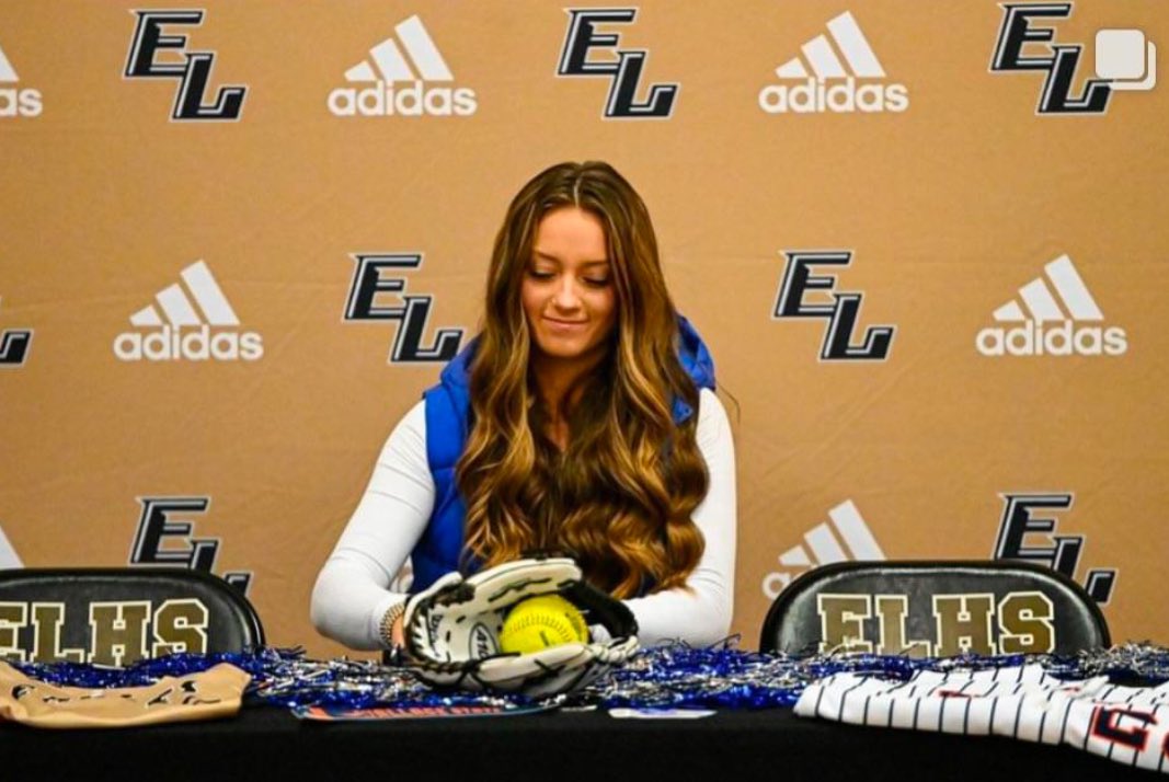 AlabamaSparks07's tweet image. 4 Of our Sparks girls signed letters of intent yesterday. 

To say we are proud is an understatement!!

@lily_lowery10  - @FAUSoftball 
@AmayaGreen50  - @WKUSoftball 
@emma_coan - @WallaceStSB 
@MMcWilliams2025  - @SSCC_Softball