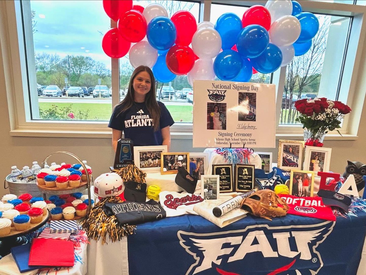 AlabamaSparks07's tweet image. 4 Of our Sparks girls signed letters of intent yesterday. 

To say we are proud is an understatement!!

@lily_lowery10  - @FAUSoftball 
@AmayaGreen50  - @WKUSoftball 
@emma_coan - @WallaceStSB 
@MMcWilliams2025  - @SSCC_Softball
