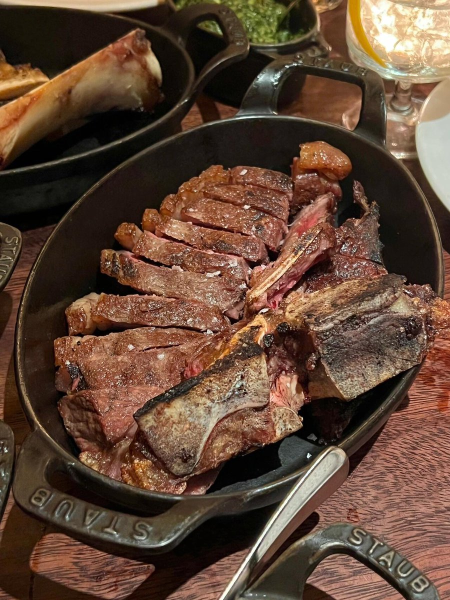 KfteK's tweet image. Feast time! Enjoy every moment of delicious food. 🍴🥩✨