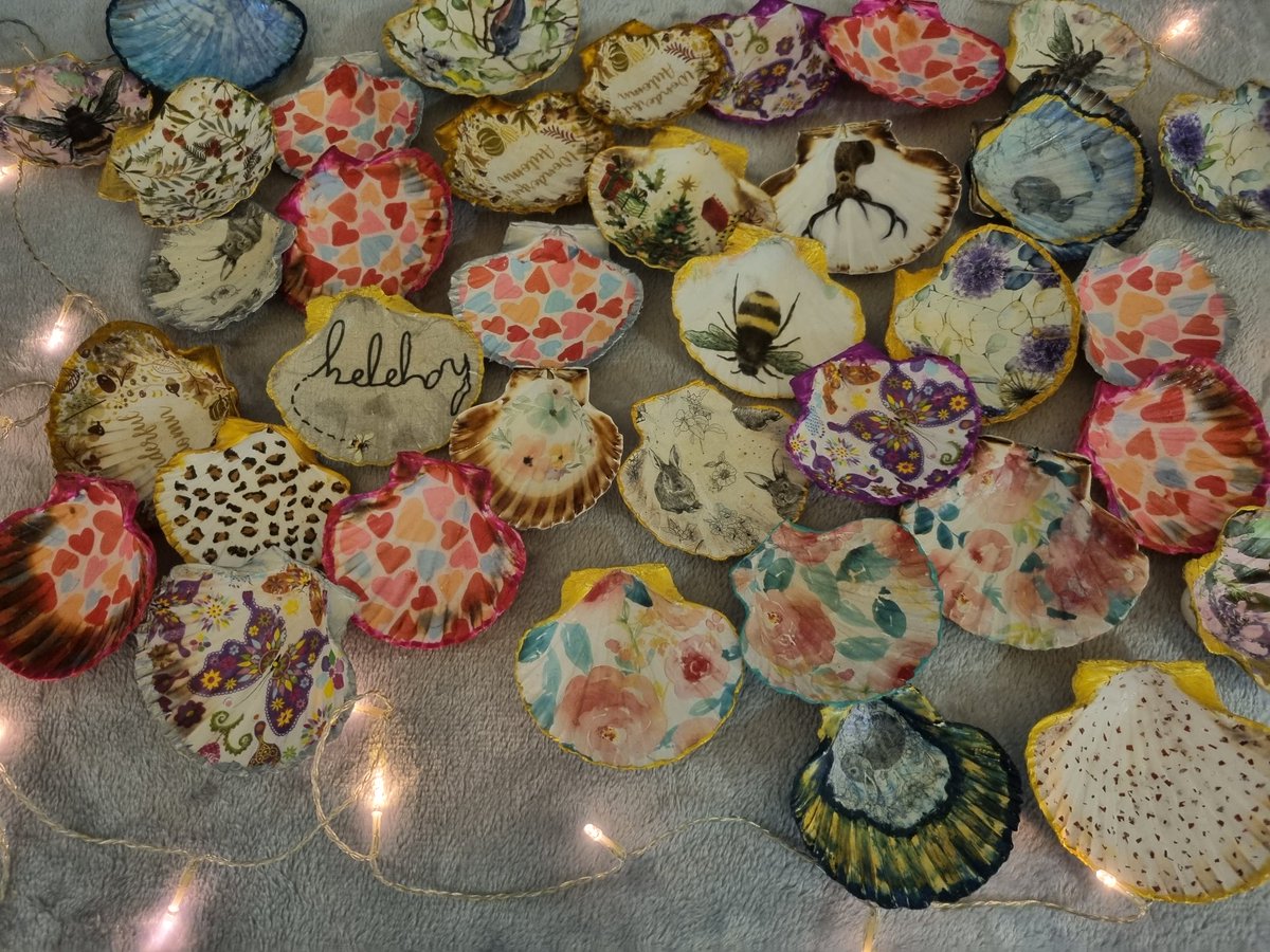 StMachar_WA's tweet photo. It was great to meet the team behind @sparklofthesea at the St Machar Academy PLT art exhibition. The next opportunity to buy their gorgeous products will be Monday at the S2 Parents evening. Remember your cash! #IBelongWeAchieve #widerachievement https://t.co/5aMbMUFwBC