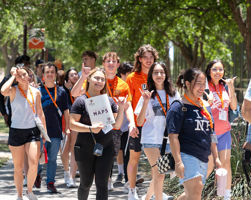 utpb's tweet photo. Falcon Day is this Saturday, Nov. 16 ๐จ
See what it's like to be a Falcon! You'll get to explore campus, hear from academic departments, speak with current students, and much more ๐ค
Register: https://t.co/Vq4moIWkEi
#UTPB #FalconDay #FalconsUp https://t.co/Sl4WvVygCx