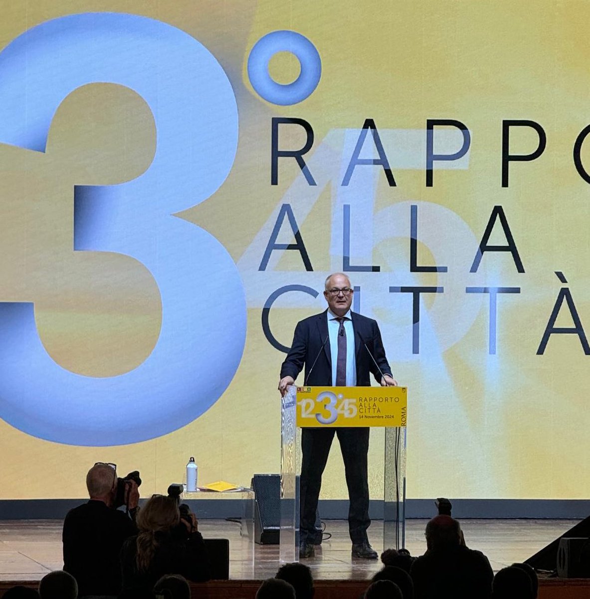 CislRomaRieti's tweet photo. 3° Rapporto alla città #ROMA
Coppotelli: “Apprezziamo molto le parole di ringraziamento che il sindaco Roberto Gualtieri ha espresso verso tutte le lavoratrici e i lavoratori impegnati in ogni settore lavorativo della Capitale”.
#Giubileo2025 #PNRR 

https://t.co/4O7hzhfZmp https://t.co/ScBh28QdE0