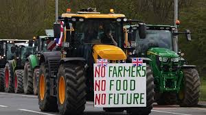UnityNewsNet's tweet photo. BREAKING NEWS 🔥 🔥 🔥 

Farmers warn Starmer they will SHUT DOWN Britain if they aren't listened to.

A Spokesman said:

"If Tuesday doesn’t work then the Government will have picked a fight with the wrong group of people. Farmers have lots of vehicles and equipment and if they wanted they could shut down every road in Britain."

Would you support them?