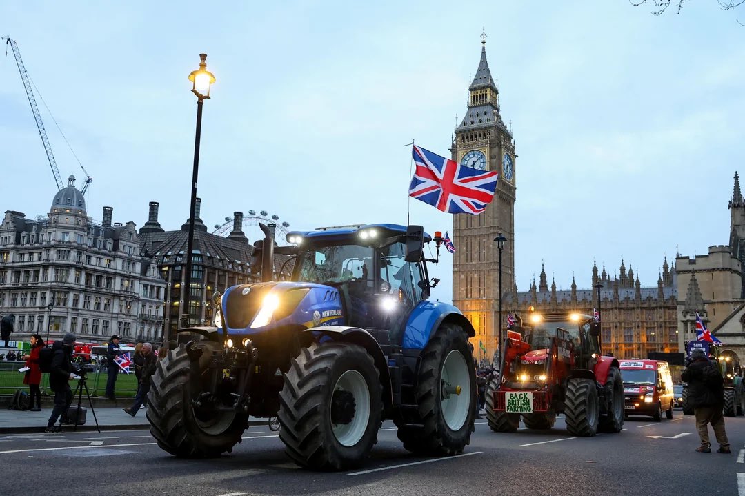Inevitablewest's tweet image. 🚨BREAKING: Farmers will block EVERY road in Britain if Labour doesn’t listen to them on Nov 19th, claims lead organiser.

The farmers are not messing about.