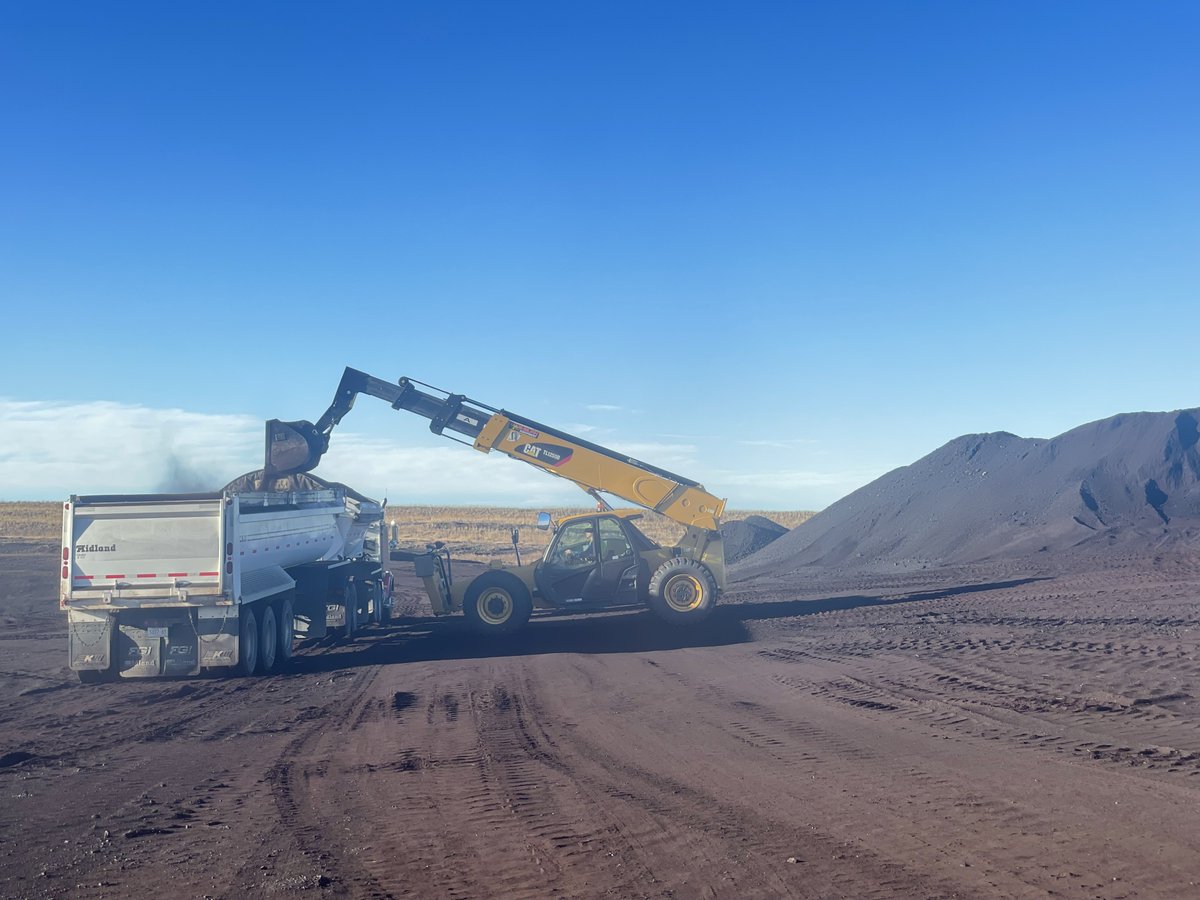 Humalite’s unique properties make it an essential component in agriculture waste management on many farms. Incorporating powdered humic product into agricultural waste can reduce odours by 50% while upgrading the quality of your waste. Learn more: bit.ly/4dQ0JwQ