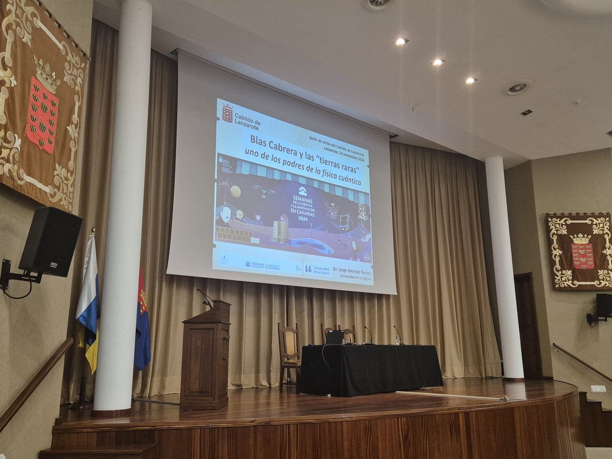 JorgeMendezRam3's tweet photo. Y la charla de BLAS CABRERA #SCIC24 @agenciaiisi no podía faltar en la isla natal de este conejero, de este canario Universal que nos demostró que se puede llegar a lo más alto en la Física. !!!Un lujo ver Salón Actos @CabildoLZ a rebosar de escolares!!! ¡¡¡Gracias LANZAROTE!!! https://t.co/pe5k16dkHd
