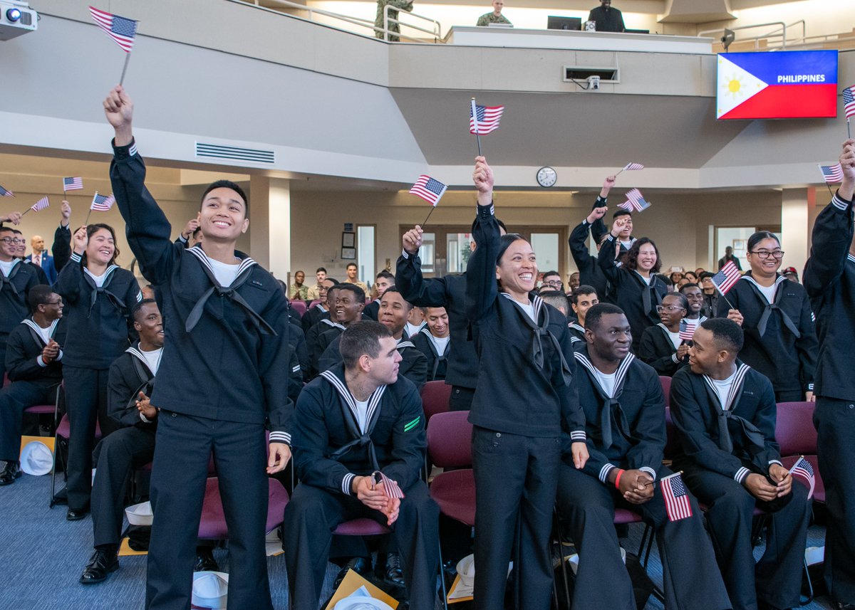 NavyRTC's tweet photo. Congratulations to the Recruits and Sailors who pledged the Naturalization Oath of Allegiance to the United States of America!  

#rtc #bootcamp #naturalizationceremony https://t.co/raYEpBRlp1