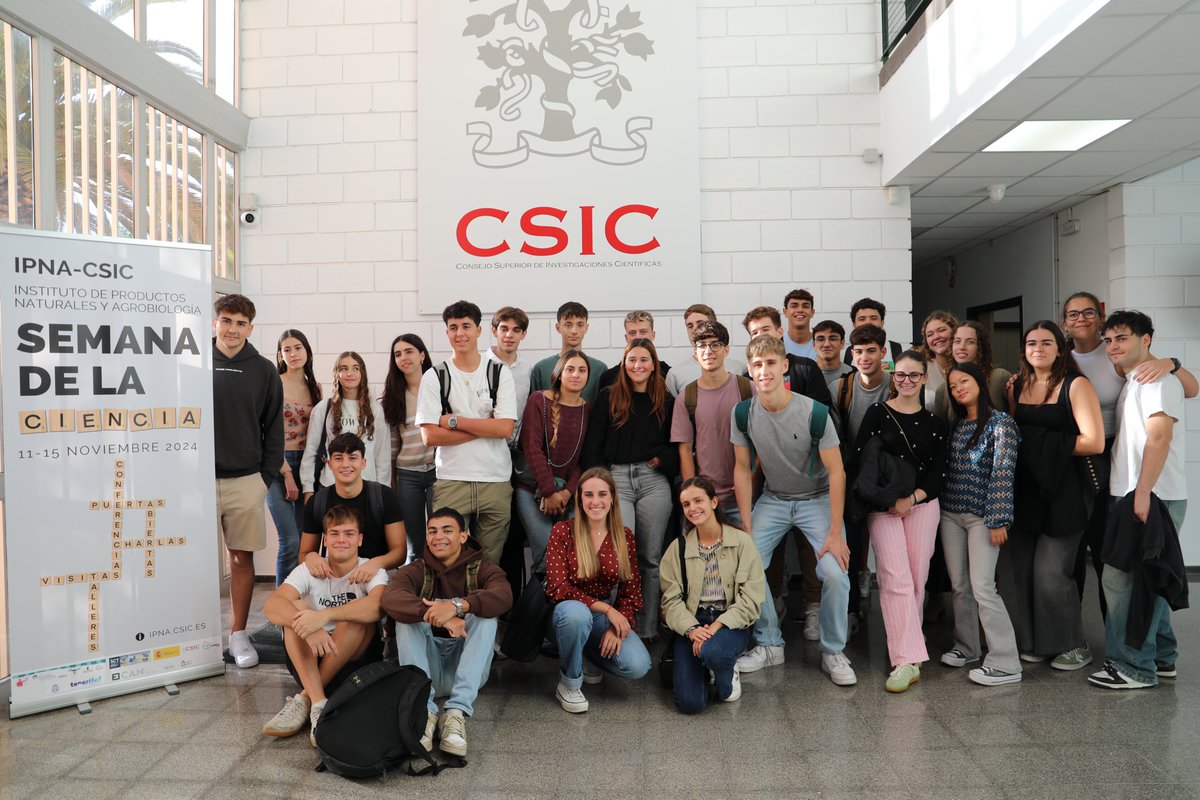 ipnacsic's tweet photo. 4ª jornada de las #SCIC24 y la #semanacienciaCSIC, hoy con @HispanoInglesTF, y seguimos pasándolo estupendamente. Todos. Alumnado y personal del #IPNA 🤩
Empezamos el 🧵 resumen con el taller 'El IPNA-CSIC de un vistazo' y las fotos oficiales 😜
#SomosCiencia #somosinnovación https://t.co/M88KRibKih